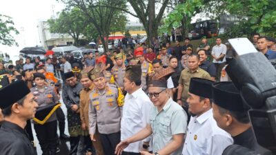 Kunker ke Dumai, Kapolda Riau Inisiasi Kegiatan Penanaman Pohon di Depan Bandara Pinang Kampai