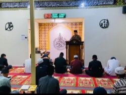 Satgas Damai Cartenz-2025 Pererat Kedekatan dengan Warga Oksibil Melalui Ceramah Tarawih