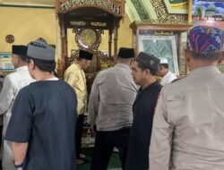 Safari Ramadhan H Ke- 8, Wakapolres Kompol Rikky Operiady Shalat Tarawih di Masjid Baiturrahim Cempedak Rahuk
