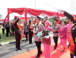 Farawell Parade, Komjen Iqbal Pamit, Irjen Herry Heryawan Siap Lanjutkan Tugas di Polda Riau