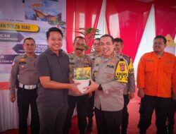 Dukung Program Penghijauan Kapolda Riau, Kapolresta Pekanbaru Serahkan Bibit Pohon Kepada Personel yang Berulang Tahun
