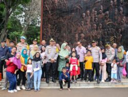 Kapolres Metro Jakarta Timur Tinjau Pengamanan TMII Saat Libur Lebaran