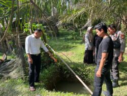 Polsek Pangean Lakukan Olah TKP Terkait Kasus Anak Tenggelam di Lobang Galian Belakang Rumah Warga Desa Sukaping