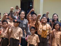 Doa Dari Anak-anak SD Torsina Atas Kebaikan Satgas Humas Ops Damai Cartenz