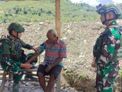 Menyentuh Hati Melalui Tenaga Kesehatan, Satgas Yonif 715/Mtl Terus Tunjukkan Kepedulian Kepada Masyarakat