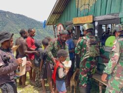 Jalin Keakraban, Satgas Yonif 715/Mtl Bangun Komunikasi Sosial Lewat Makan Bersama Dengan Masyarakat