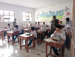Pendistribusian Makanan Bergizi untuk 2.176 Siswa di kawal Ketat Babinsa