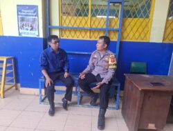 Bhabinkamtibmas Polsek Klapanunggal Sambang Dengan Guru Sekolah Di Wilayah Desa Kembangkuning Menyampaikan Himbauan Kamtibmas