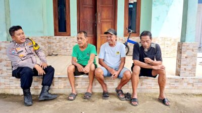 Bhabinkamtibmas Polsek Ciampea Bersama Babinsa 2114 Koramil Ciampea, Melaksanakan Silaturahmi Dengan Warga, Untuk Sampaikan Pesan Kamtibmas