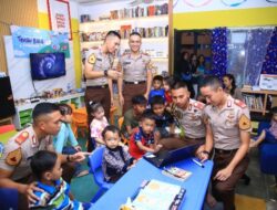 Kepedulian Taruna Akpol : Mengajarkan Calistung Hingga Memotivasi Anak Jalanan