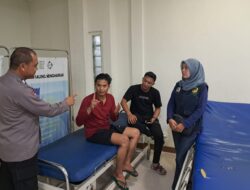 Bhabinkamtibmas Polsek Dramaga Antar Warga ke RS, Diduga Alami Depresi