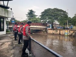 Patroli Banjir Brimob Metro Jaya Turunkan Tim SAR