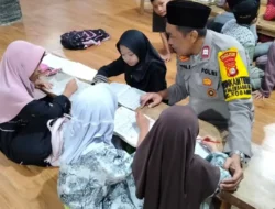 Lewat Program Ngajar Ngaji, Bhabinkamtibmas Polsek Teluknaga Tanamkan Nilai Kamtibmas pada Santri