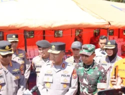 Kapolda Bengkulu Pantau Dan Bagikan Makanan Bagi Korban Terdampak Gempa 6,3 SR