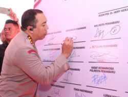 Deklarasi Kampung Bebas Narkoba Warnai Peringatan Hari Bhayangkara ke-79 di Kampung Dalam Pekanbaru