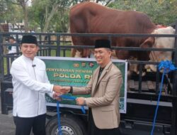 Irjen Hery Heryawan Lepas Secara Simbolis Pendistribusian Ratusan Hewan Kurban di Polda Riau