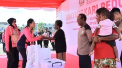 Ketum Bhayangkari Ny. Juliati Sigit Prabowo Lakukan Baksos di Sorong