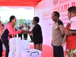 Ketum Bhayangkari Ny. Juliati Sigit Prabowo Lakukan Baksos di Sorong