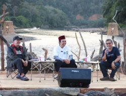 Dialog Lingkungan Hidup UAS dan Rocky Gerung di Tanjung Belit