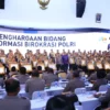 Kapolri Berikan Penghargaan Pembangunan Zona Integritas WBK Kepada Divisi Humas Polri