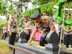 Jelang Hari Bhayangkara, Kapolri Ziarah Ke Makam BJ Habibie Hingga Hoegeng