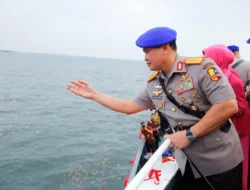 Wakapolri Pimpin Tabur Bunga di Teluk Jakarta Sambut Hari Bhayangkara Ke-79