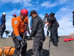 Terjebak di Tebing Rinjani, Evakuasi Pendaki Brasil Terkendala Kabut Tebal