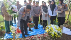 Peringati Hari Bhayangkara ke-79, Baharkam Polri Ziarah ke Makam Briptu Anumerta Ghalib