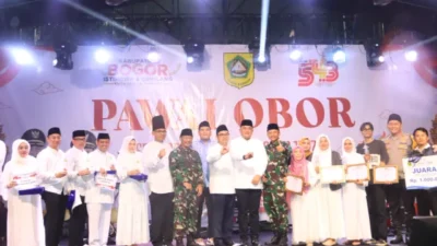 Kapolres Bogor Bersama Forkopimda Meriahkan Pawai Obor 1 Muharam di Stadion Pakansari