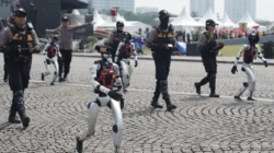 Robot Humanoid Hingga Robot Dog Beratribut Polisi Ramaikan Monas Dalam Persiapan Hari Bhayangkara Ke-79