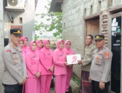 Polri Peduli di Hari Bhayangkara Ke-79, Polsek Sepatan Bagikan 75 Paket Sembako