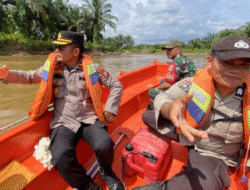Kapolres Inhu Pantau Ketat Operasi Pencarian Remaja Hilang di Sungai Cinaku