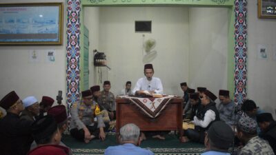 Kapolres Kampar Hadiri Subuh Berjamaah dan Kajian Bersama UAS di Musholla Nurul Ilmi Tambang