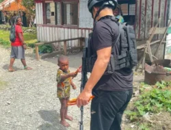 Satgas Humas Ops Damai Sambangi Warga dan Anak-Anak di Distrik Kulirik, Puncak Jaya