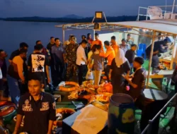 TNI Kerahkan Unsur Laut untuk Evakuasi Kapal Terbakar KM Barcelona VA di Perairan Talise, Minahasa Utara