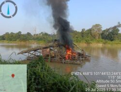 Polsek Kuantan Mudik Tertibkan Dua Rakit PETI di Sungai Batang Tiu