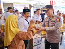 Bantu Tekan Inflasi, Polri Gelar Pasar Murah di Malang