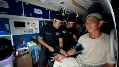 Polres Bogor Salurkan Bantuan dan Layanan Kesehatan bagi Korban Banjir di Ranca Bungur