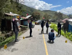Satgas Ops Damai Cartenz Bersama Polres Puncak Jaya Gelar olah TKP Penembakan Brigpol Ronal M. Enok di Kampung Lima-Lima