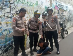 Respon Cepat Aduan Warga, Unit Patroli Johar Baru Tangkap Pria Bersenjata Tajam