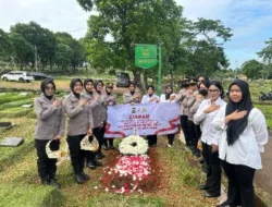 Polwan Polda Metro Jaya dan Polres Jaksel Ziarah ke Makam Brigjen Pol Jeanne Mandagi, Peringati Hari Jadi ke-77 Polwan RI