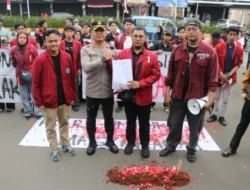 Ikatan Mahasiswa Muhammadiyah (IMM) Institut Teknologi Bisnis Ahmad Dahlan (ITB AD) Karawaci, Gelar Aksi Damai Depan Polres Metro Tangerang Kota