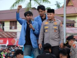 Demo Depan Mapolda Riau Berlangsung Damai, Kapolda Riau Langsung Temui Ojol dan Mahasiswa