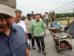 Targetkan Fungsional dalam Waktu Dekat, Gubri Wahid Tinjau Jembatan Sungai Rokan