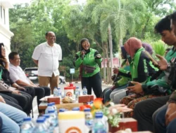 Jaga Kamtibmas, Polres Metro Bekasi dan Komunitas Ojol Jalin Kebersamaan Lewat Kegiatan Sosial