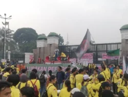 Demo BEM UI di DPR-RI Desak Presiden Prabowo Copot Purbaya dari Menteri Keuangan
