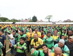 Pererat Silaturahmi, Polda Riau Olahraga hingga Makan Bareng Ratusan Ojol