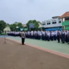 Bhabinkamtibmas dan babinsa Berikan Pembinaan Disiplin dan PBB kepada Siswa SMPN 1 Citeureup