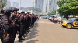 Brimob Polda Metro Jaya Amankan Aksi Unjuk Rasa di Silang Monas Barat Daya