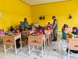 Babinsa Pebayuran Dampingi Distribusi Makanan Bergizi ke Ribuan Siswa dan Posyandu